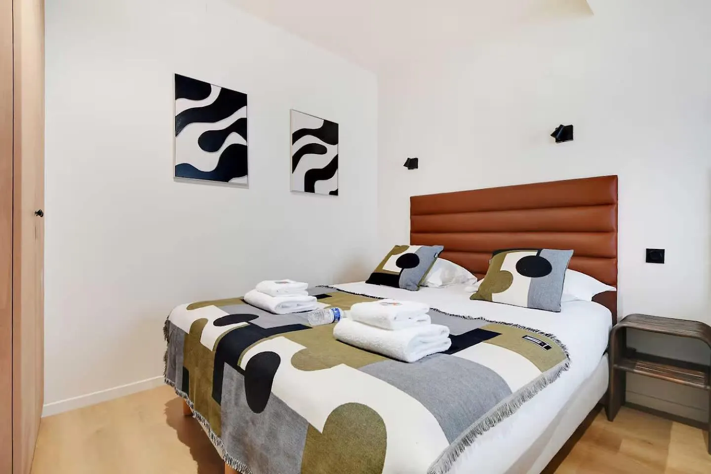 Les Halles - Grands Boulevards Renovated 3Br - 8P Paris Apartment