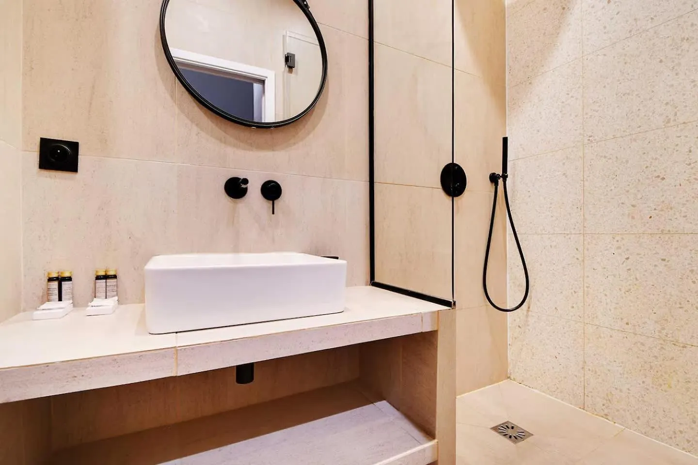 Les Halles - Grands Boulevards Renovated 3Br - 8P Paris Apartment